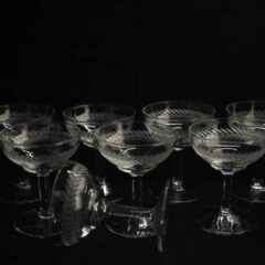8 Likeurcoupes - Kristal - Met fraaie gravering